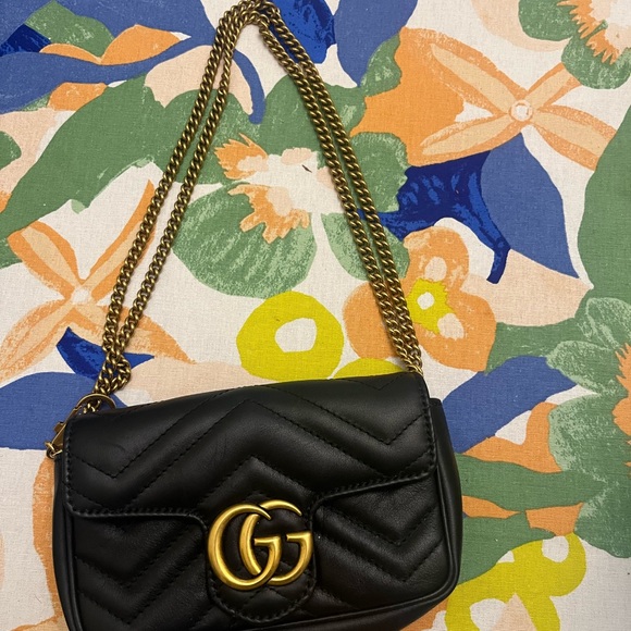 Authentic Gucci Quilted Crossbody Bag with Gold Accents - Picture 2 of 4